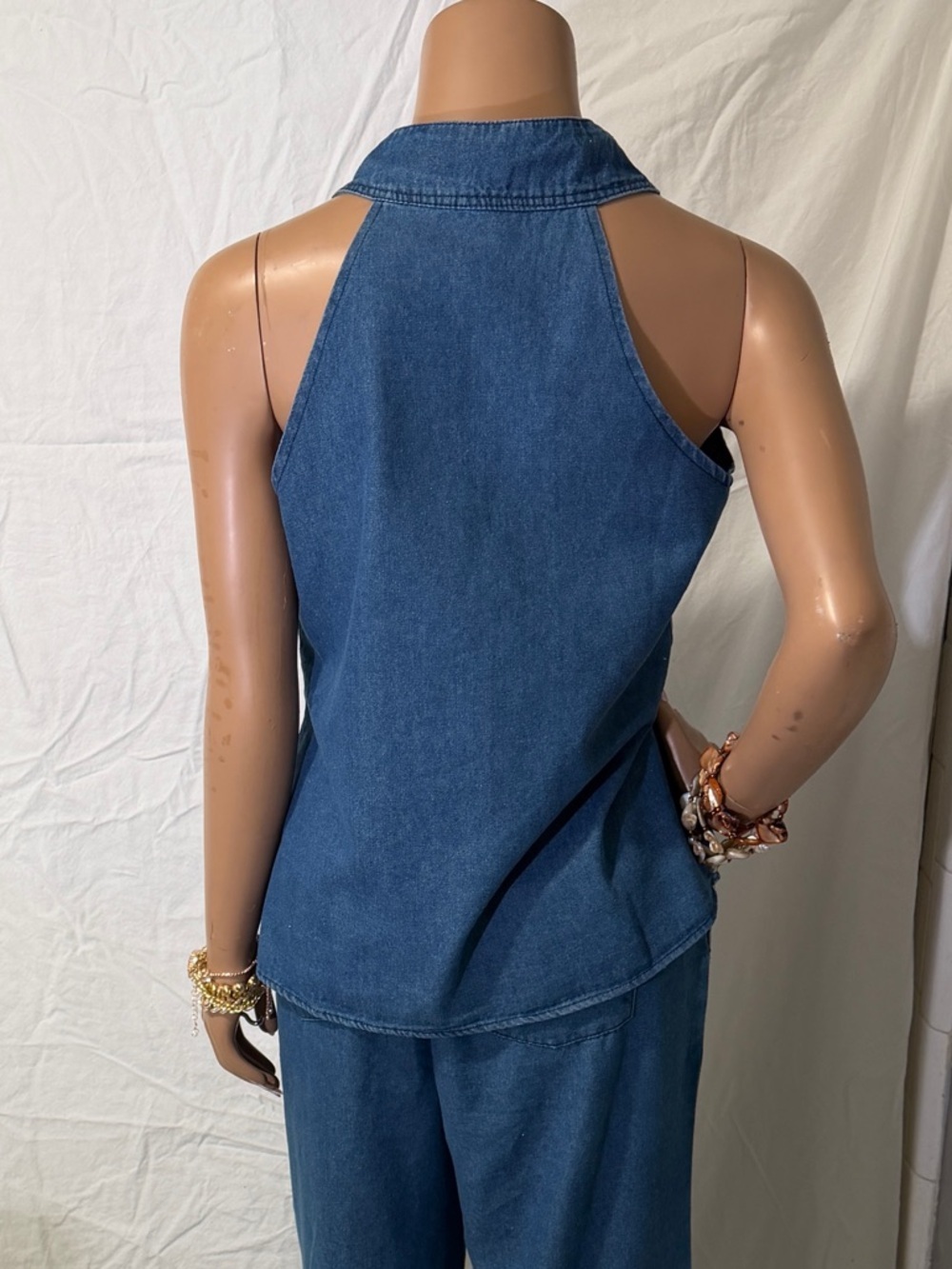 Source Unknown Blue Denim Sleeveless Jumpsuit ☑️ - Picture 2 of 7